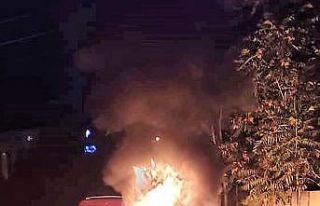 Seyir halindeki lüks motosiklet alev alev yandı