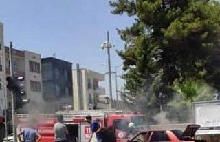 Seyir halindeki otomobil alev aldı