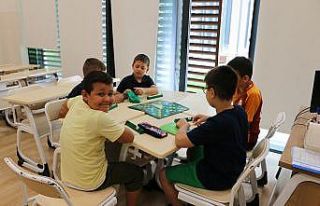 SGM’li minikler İngilizceyi oyunlarla öğreniyor