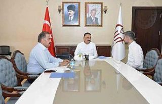 Siirt Valisi Hacıbektaşoğlu, köy muhtarlarının...