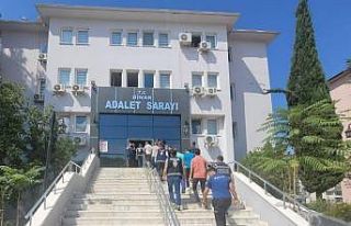 Silahlı, taşlı sopalı kavgaya karışan 15 kişiden...