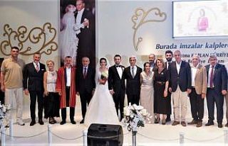 Siyaset ve iş dünyasını buluşturan düğün