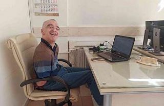 Spastik engelli ayak parmaklarıyla web tasarımı...