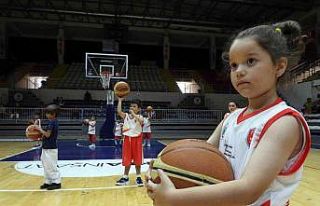 Sporculara lisans öncesi basketbol atölyesi