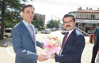 Şuhut’ta yeni kaymakam çiçeklerle karşılandı