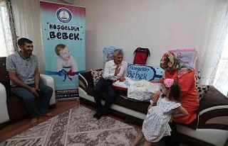 Tahmazoğlu 150 bininci bebeği ziyaret etti
