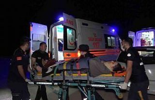 Takla atan otomobil metrelerce savruldu: 3 yaralı