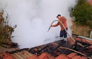 Tandırlık yangını korkuttu