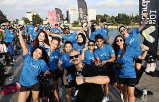 Tarihi köprüde kondisyon bisikleti sürdüler