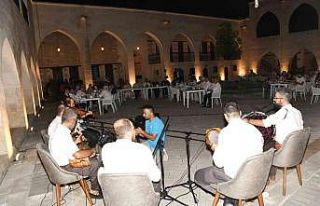 Tarihi Tuz Hanında harfane geceleri başladı