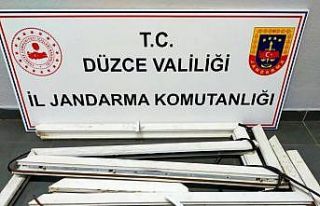 Tarladan plastik doğrama çalan şahıslar yakalandı