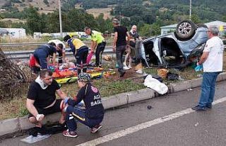 Tatil dönüşü otomobil takla attı: 2’si ağır...