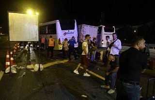 TEM’de tır, kamyon ve yolcu otobüsü kazaya karıştı:...