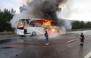 TEM’de yolcu otobüsü alev alev yandı