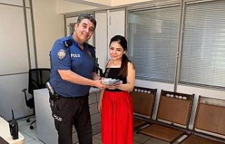 Temizlik görevlisi bulduğu para dolu çantayı sahibine...