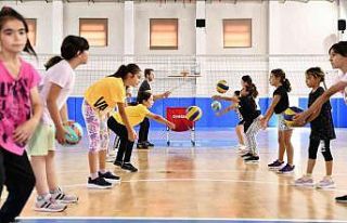 Tepebaşı’nda 250 çocuk uzman eğitmenler eşliğinde...