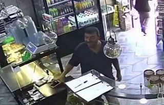 Tezgah üstündeki telefonu böyle çaldı