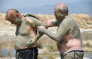 Timurleng’in ordusuna şifa olan kaplıca ziyaretçi...