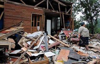 Trabzon’da içerde eşyaları çıkartılmadan evleri...