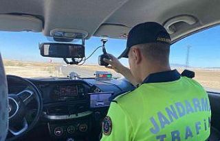 Trafik jandarması köy yollarında hız denetimlerini...
