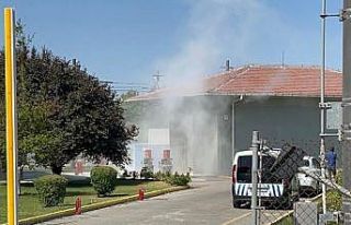 Tramvay hatlarına elektrik sağlayan trafoda yangın...