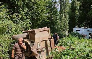 Tuğla yükü traktör devrildi: 1 ölü