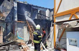 Turistik bölgedeki konteynerler yandı