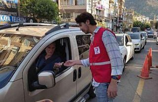 Türk Kızılay Manisa Başkanlığı aşure dağıttı