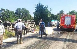 Üç aracın karıştığı zincirleme kazada mikser...