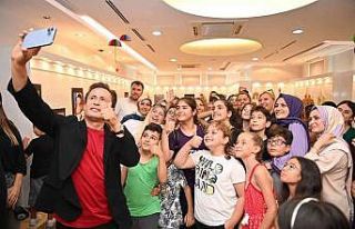 Ücretsiz kodlama kursuna giden çocuklar kendi robotlarını...