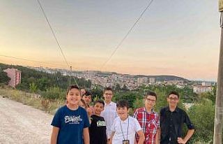 Uçurtma şenliğinde öğrenciler gönüllerince...