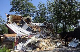 Uludağ eteklerinde kaçak yapı yıkıldı