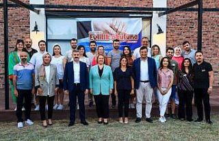 Uşak Belediyesi Evlilik Okulu 3. mezunlarını verdi