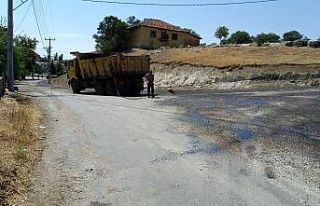 Uşak İl Özel İdaresi köy yollarında asfalt çalışmalarını...