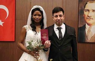 Uşak’a Fas’tan 171 gelin geldi