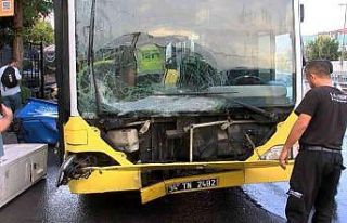 Üsküdar’da İETT otobüsü kaza yaptı, otobüsün...