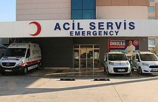 Üzerine demir pencere düşen bebeğin tedavisine...