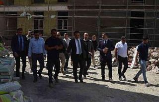 Vali Akbıyık, KYK inşaatında incelemelerde bulundu