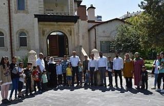 Vali Canalp, Petrolkentli misafirperver aileleri ağırladı