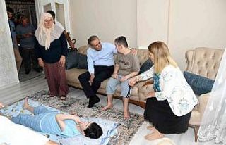 Vali Çuhadar, ihtiyaç sahibi ailelerle bir araya...