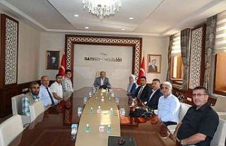 Vali Epcim dereceye giren öğrencileri ödüllendirdi