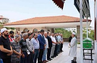 Vali Kızılkaya, huzurevi sakinlerinden Mehmet Uslu’nun...