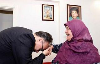 Vali Kızılkaya şehit Vedat Dur’un ailesini ziyaret...