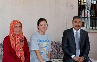 Vali Yılmaz, konuk olduğu ailelerin sorun ve taleplerini...