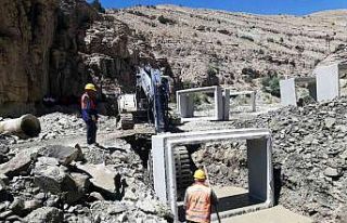 Van Büyükşehir Belediyesi yolların alt yapısını...