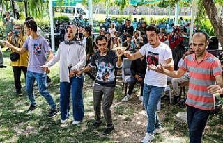 Van Büyükşehir Belediyesi zihinsel engelli ve ailelerini...