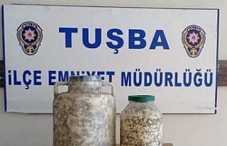 Van’da 30 kilo otlu peynir çalan 2 şüpheli yakalandı