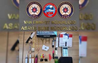 Van’da değişik suçlardan aranan 9 kişi tutuklandı