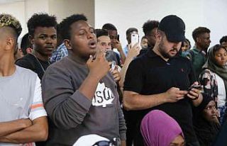 Yabancı öğrenciler aşık atışmasına hayran...