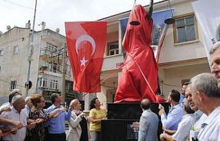 Yakılan Adalet heykelinin yenisi yaptırılarak törenle...